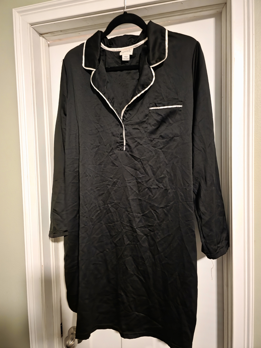 Jaclyn Smith Black Long Sleeve Chemise with White Piping